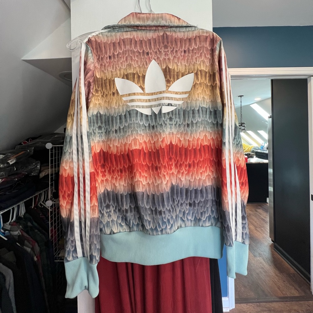 SOLD- Cute women’s Adidas track jacket
